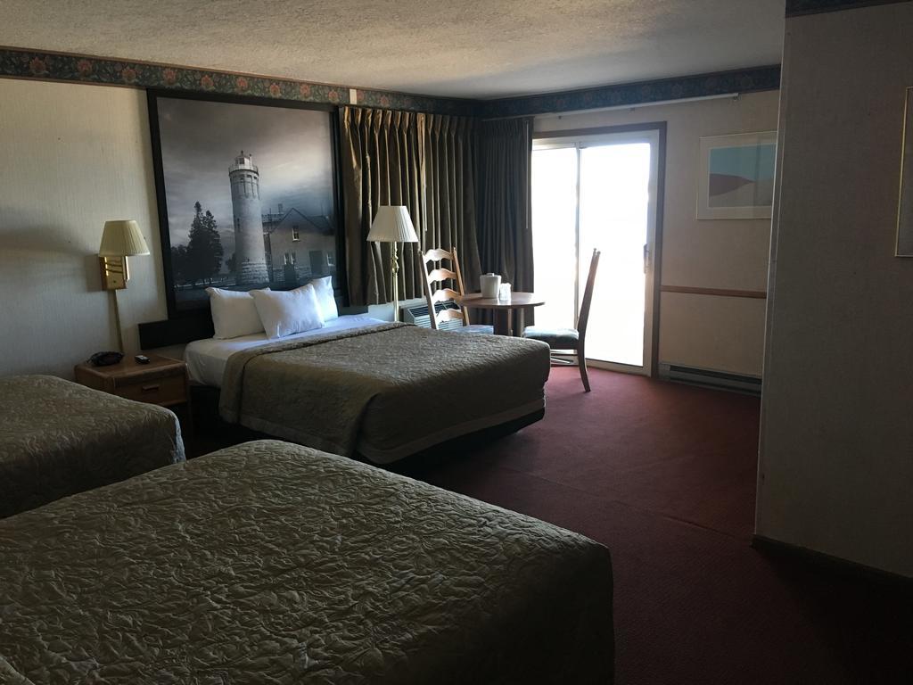 Super 8 Beachfront By Wyndham Mackinaw City, Mi Exterior foto