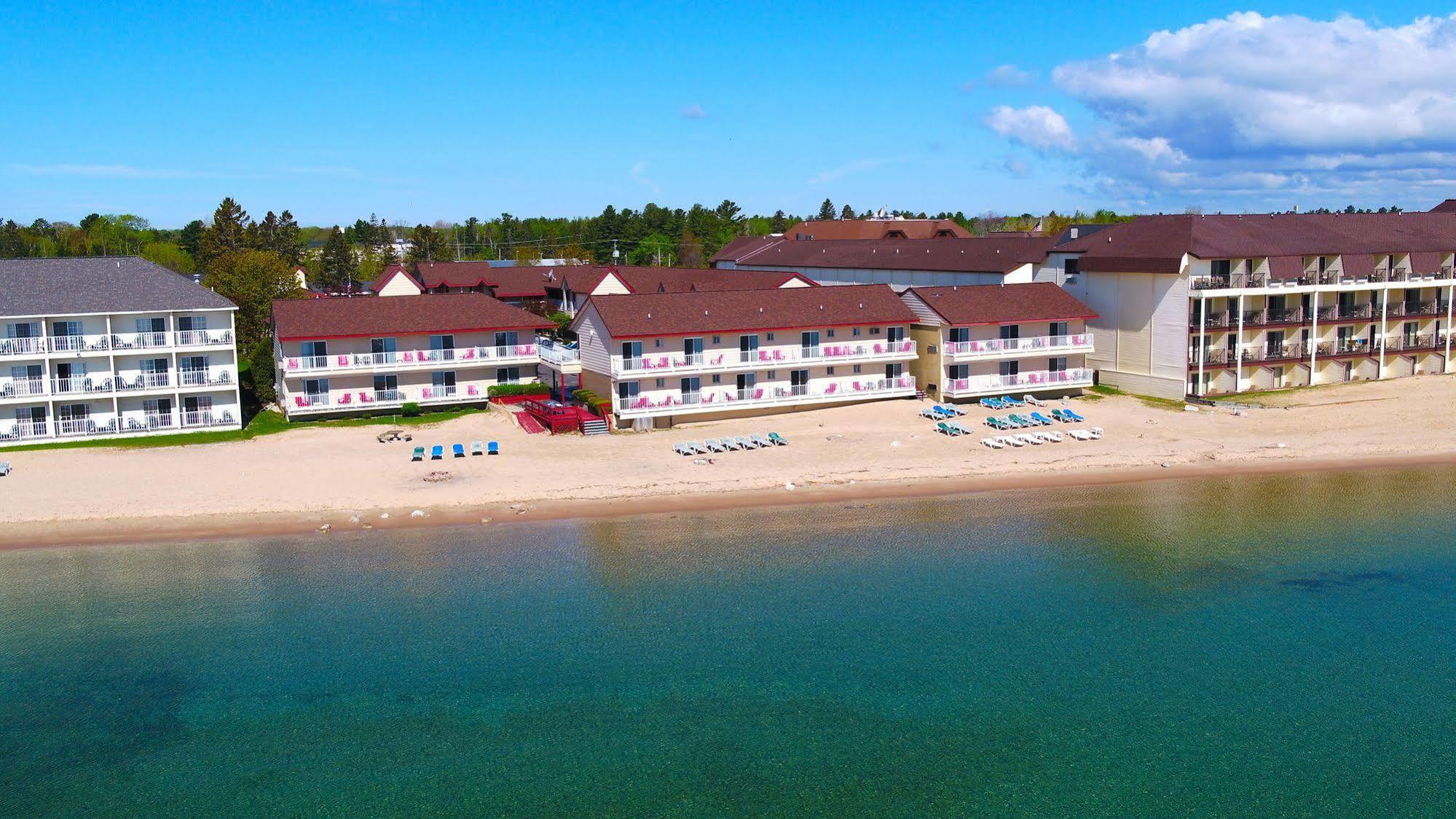 Super 8 Beachfront By Wyndham Mackinaw City, Mi Exterior foto